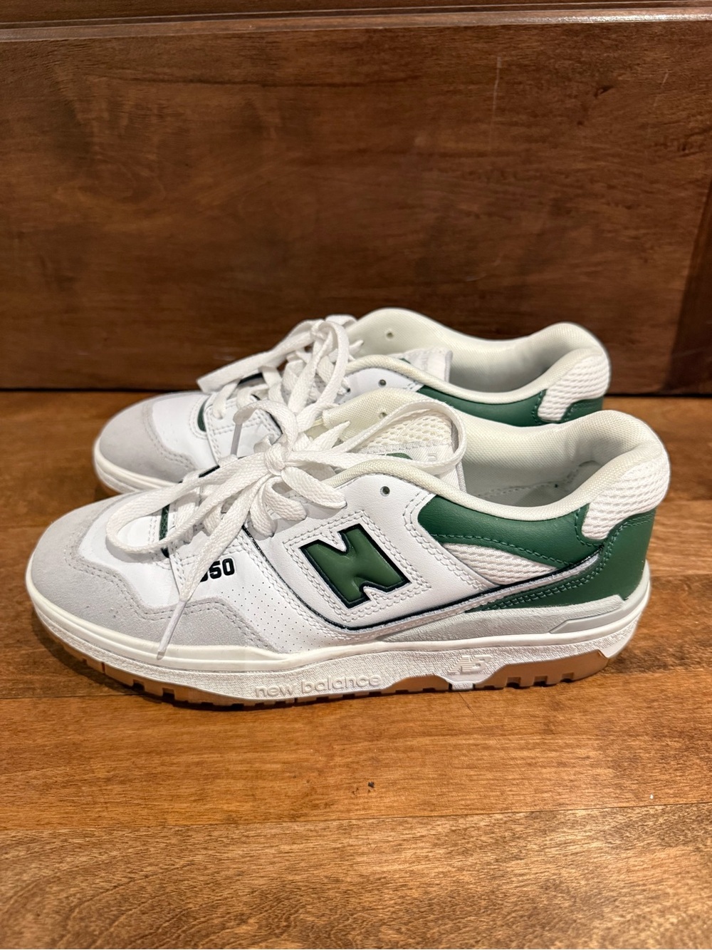 New Balance Kids White & Green Casual Sneakers (worn once) very new